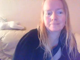 English_Rose_xxx  live sex cam