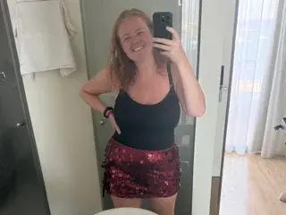 Eviebehavingbadly  live sex cam
