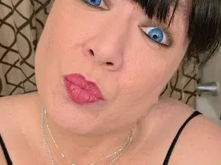 DarcyDunn  live sex cam