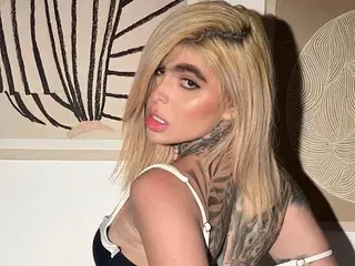 NiaSalvatoree  live sex cam