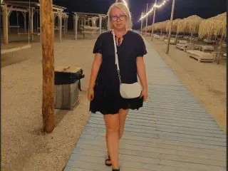 DARLEENEx  live sex cam