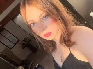 MaggiieHoward  live sex cam