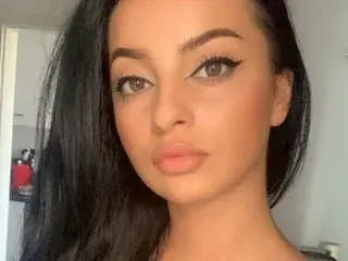 Bella_daniele  live sex cam
