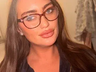 Bellamay95  live sex cam