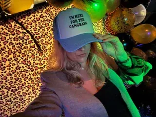 MrsHotWife69  live sex cam