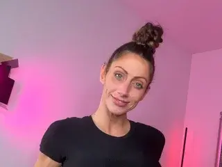 SkyeHotwife  live sex cam