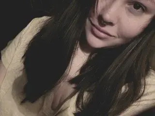 Chillnsmoke  live sex cam