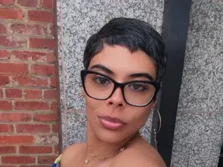 Luscious_lover43  live sex cam