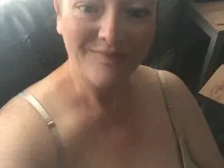 SaucySallyX  live sex cam
