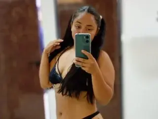 Susan_bigass  live sex cam