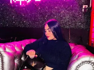 EmilyQueenCol  live sex cam