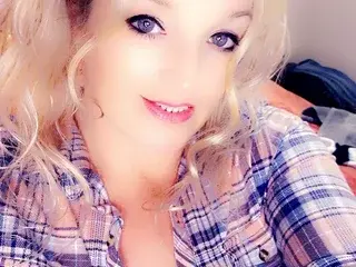 CaliStar23  live sex cam