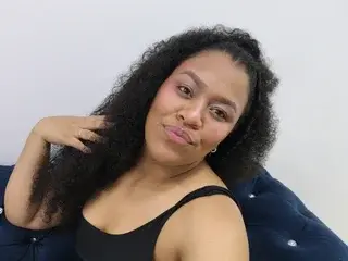 Clohe_Eveans  live sex cam