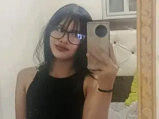 Laila_gomezFox  live sex cam