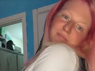 BellaBuzz  live sex cam