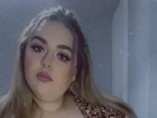 CurvyDollieMae  live sex cam