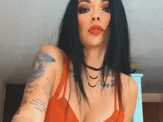 QuinnMPresley  live sex cam