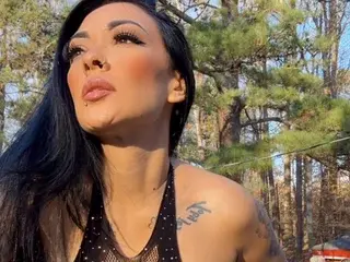 QuinnMPresley  live sex cam