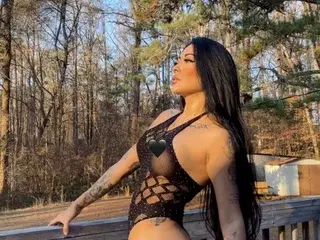 QuinnMPresley  live sex cam