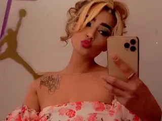 LaceyDoffin  live sex cam