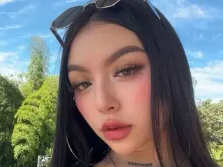 SaraBlosom  live sex cam