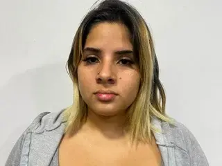 CharlotteThompson90  live sex cam