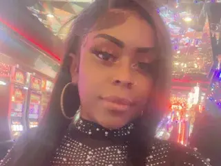 PrettyGirlDiamond  live sex cam