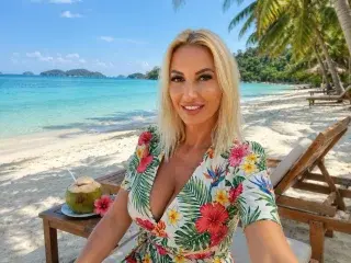 XSORAANA  live sex cam