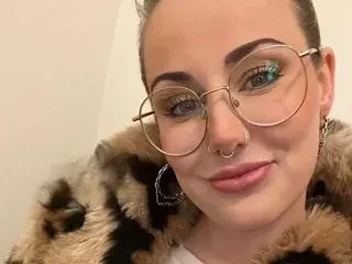 ElectricPeachx  live sex cam