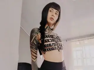 Emilia29  live sex cam