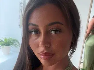 MsCeCeXx  live sex cam