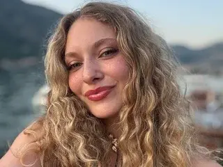 CarrieeBradshaw  live sex cam