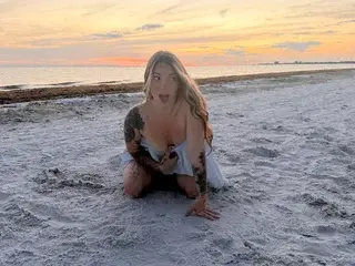 Artistgirl  live sex cam