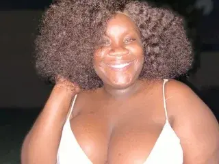 RoyalCuttiexoxo  live sex cam