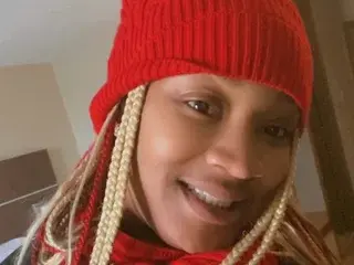 VioletParis  live sex cam
