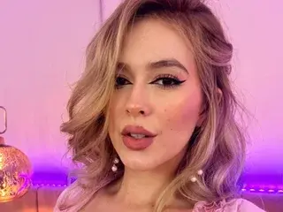 AnnieAdam  live sex cam