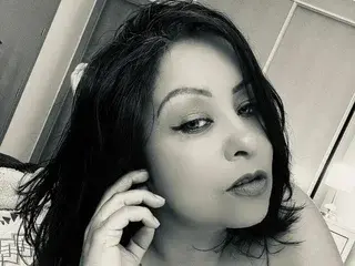 Crisselt  live sex cam