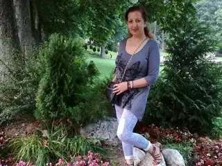 EvelyneFlirtyMilf  live sex cam