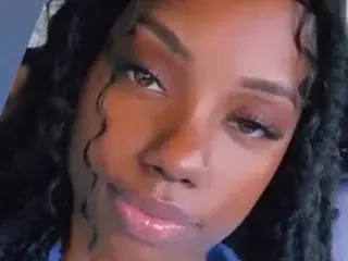 GenesisLuxe  live sex cam