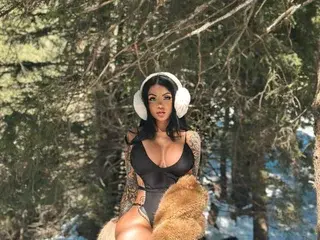 LucyHills39  live sex cam
