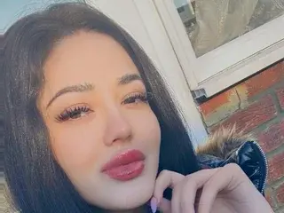 AntoniaCapri  live sex cam