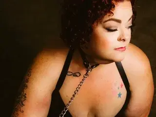 MsStrawbooty  live sex cam