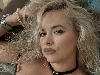 Heanvenlyblonde  live sex cam