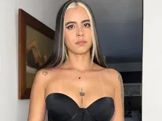 Cinthyaskinny  live sex cam