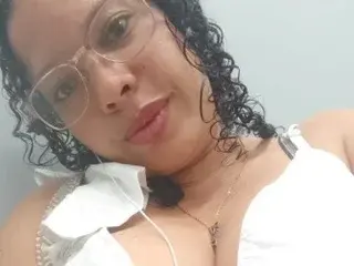 Lulu_Lynch69  live sex cam