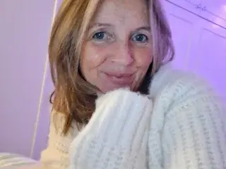 HotMatureLucy26  live sex cam