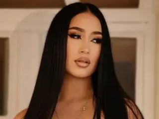 Lucianavlez  live sex cam