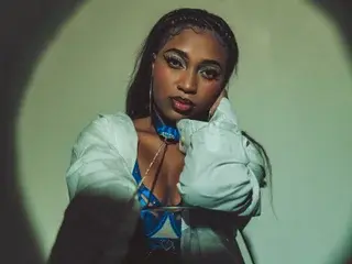 MiaBlackee  live sex cam