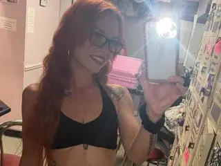 Zaddysgurl121  live sex cam
