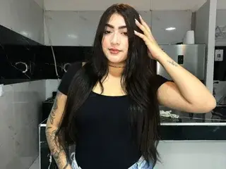 ChloeHills19  live sex cam